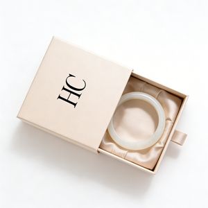 Boîte à bijoux moderne de luxe rigide coulissante avec poignée, insert en satin, vernis sélectif UV, logo personnalisé, emballage de bijoux OEM - Product Image 1