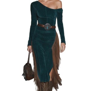 <span class=keywords><strong>ชุด</strong></span>เดรสยาวสไตล์เรโทรผ้าสักหลาดแบบใหม่สำหรับขายส่ง ดีไซน์หรูหราสำหรับผู้หญิง คอเฉียง แขนยาว ประดับพู่ พร้อมเข็มขัด ทรงเข้ารูป - Product Image 4