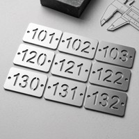 Plaque signalétique en acier inoxydable durable de haute qualité, forme personnalisée, étiquette à double trou, pendentif numéro, porte-clés numéroté