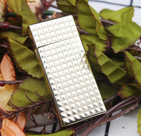 Vente en gros Briquet carré pour fumer Recharge pour fumer Briquet kérosène Briquet métal Feuerzeugen