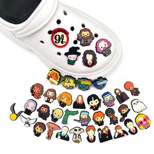 Dijes de Zapatos de Dibujos Animados en Oferta, Decoraciones de Zapatos de <span class=keywords><strong>Harry</strong></span> <span class=keywords><strong>Potter</strong></span> al por Mayor, Accesorios de PVC Suave, Dijes de Anime para Zapatillas - Product Image 4