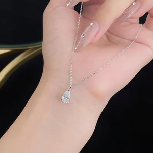 Kalung Liontin Berlian Kristal Bentuk Pir Minimalis Rantai Halus Pt950 Platinum Berlian Buatan Laboratorium untuk Wanita - Product Image 5