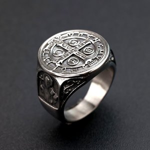 Anillo de hombre con cruz de San Benito de yunnique, joyería religiosa retro de acero inoxidable, diseño geométrico, forma redonda - Product Image 2