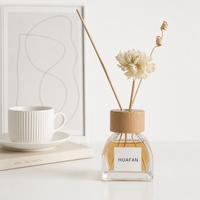 Bouteille diffuseur de parfum en verre transparent incurvé 50ml 100ml 150ml vide pour bâtonnets en rotin, avec logo personnalisé