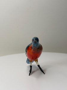 Figura de Pájaro de Vidrio Soplado a Mano, Cuerpo Azul Oscuro, Cola Naranja, Escultura Artística - Product Image 4