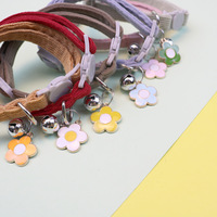 Verstellbare Sicherheitsschnalle und Dekorative Halskette Neues Cord-Halsband Niedliche Glocken Blumendesigns Hunde- und Katzen-Halsband