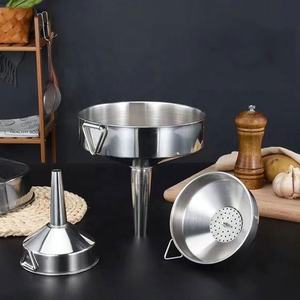 กรวยสแตนเลส 201 อเนกประสงค์ ขายส่งจากโรงงาน พร้อมตัวกรองแบบถอดได้ ดีไซน์ห่วงแขวน สำหรับใช้กับของเหลว เช่น เบียร์ และอื่นๆ - Product Image 3