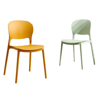 8 chaises de salle à manger en plastique simples modernes pour le hall du café et les loisirs de plein air de couleur bonbon avec dossier confortable