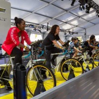 Simulateur de course de vélo interactif Songfa en PVC durable et écologique pour les parcs de jeux intérieurs et les locations de parcs d'attractions