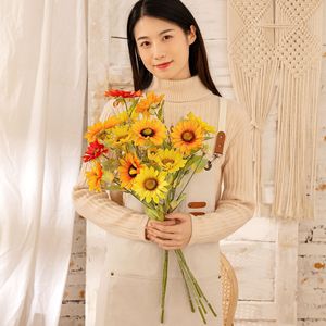 Tige unique de tournesol artificiel Sugiura blanc et jaune pour décoration de mariage et d'intérieur - Product Image 1
