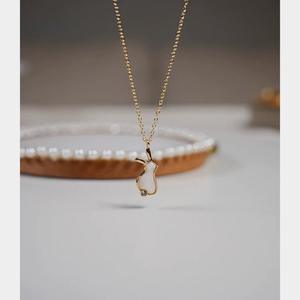 Collar Ajustable con Conejito y Perla de Agua Dulce, Cadena de Clavícula Juguetona para Niña, Colgantes y Dijes de Perlas - Product Image 3