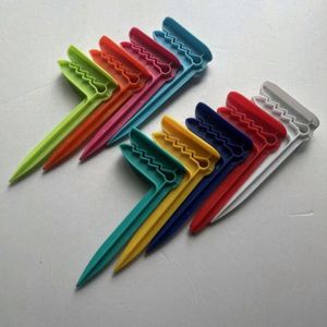 Pinces à serviettes de plage – Pinces en plastique coupe-vent avec design personnalisé, forme carrée, pour chaises de plage, transats et couvertures de pique-nique - Product Image 3