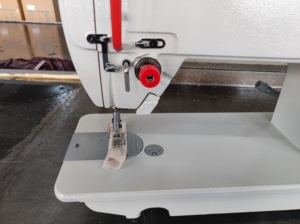 Máquina de Coser Industrial JUKKYJK9808 de Alta Velocidad con Accionamiento Directo, Adecuada para Coser Todo Tipo de Telas - Product Image 3