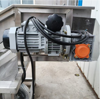 Multifunctionele spuitmachine voor het wassen en reinigen van pinda's, appels, mango's, prei, knoflook, dadels, meloenen, fruit en groenten.