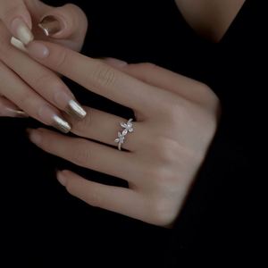 Anillo de Compromiso Dylam de Diseño Simple en Plata S925 con Diamantes de Circonia 5A en Forma de Mariposa para Uso Diario - Product Image 5