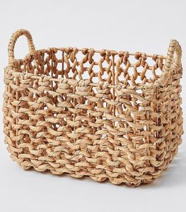 Panier en rotin artisanal avec un tressage élégant pour le rangement, la décoration et une utilisation quotidienne fonctionnelle dans n'importe quel environnement domestique - Product Image 4
