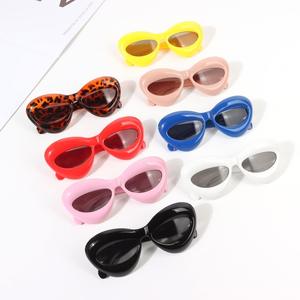 Trendy Ladies Lunettes Soleil <span class=keywords><strong>Femelle</strong></span> Lip Gloss donna bambini all'ingrosso Cat Eye Extra Large occhiali quadrati spessi labbra occhiali da sole - Product Image 1