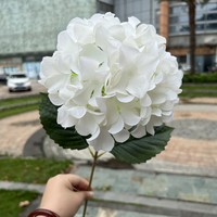 Großhandel Weiße Künstliche Hortensien, Rosen, Pfingstrosen, Einzelne Hortensienblüten für Pagode, Hochzeitsdekorationen, Abschlussfeiern, Kunstblumen