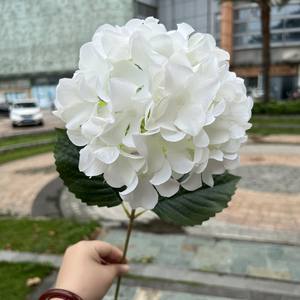Venta al por mayor de rosas hortensias artificiales blancas, peonías, pagoda de hortensias individuales, decoraciones de boda, flores falsas de Graduación - Product Image 1