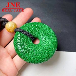 Venta al por mayor <span class=keywords><strong>de</strong></span> fábrica: Collar con colgante <span class=keywords><strong>de</strong></span> <span class=keywords><strong>jade</strong></span> tipo A verde intenso con diseño <span class=keywords><strong>de</strong></span> hebilla <span class=keywords><strong>de</strong></span> la paz tallada, venta al por mayor - Product Image 1