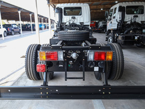 Truk <span class=keywords><strong>Chassis</strong></span> <span class=keywords><strong>ISUZU</strong></span> FVR 4x2 Ekonomis dan Efisien dengan Tempat Tidur untuk Dijual Grosir - Product Image 5