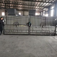 Porte piétonne élégante en fer forgé Cadre enduit de poudre de bois traité thermiquement Porte en treillis de clôture extérieure facilement assemblée