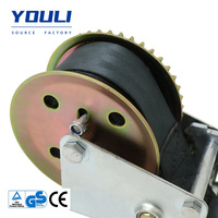 Treuil manuel compact de haute qualité avec sangle colorée en option pour le transport de remorques légères et les travaux de déplacement de mini-navires en bord de mer