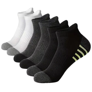 Vente en gros de chaussettes bateau de sport de basket-ball grande taille printemps et été hommes blancs et noirs chaussettes courtes maille cheville pas cher - Product Image 1