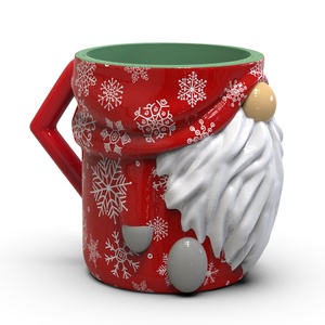 Taza de Cerámica Navideña Decorativa 3D Roja y Verde de Alta Gama, con Diseño de Gnomo Sentado y Copo de Nieve, para Regalo - Product Image 1