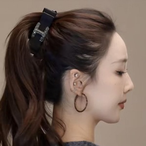 Barrette à cheveux en strass de style coréen 13 cm pour femmes, utilisation quotidienne, accessoire capillaire en plastique de haute qualité - Product Image 3