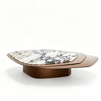 Table basse de salon Dream Home en marbre veiné, à plusieurs niveaux, en forme de pétale, avec structure en métal bronze et socle bas