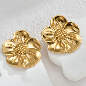 Pendientes de Acero Inoxidable Hipoalergénicos, Resistentes al Agua, con Baño de Oro de 18K PVD, Diseño de Flor y Planta para Mujer, Venta al Por Mayor - Product Image 4