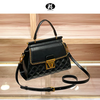 Sac à main de luxe matelassé pour femme avec quincaillerie dorée, élégant sac bandoulière et fourre-tout pour dames