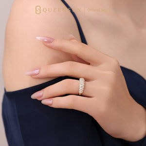 Bague de luxe en or jaune massif 18 carats avec diamant de laboratoire DE VS, design <span class=keywords><strong>croissant</strong></span> torsadé, bande côtelée diagonale, pour femme - Product Image 4