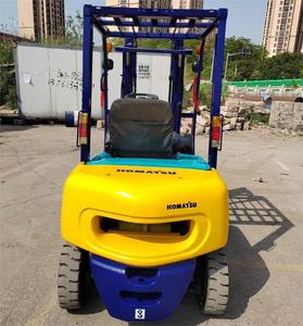 Montacargas Diésel Komatsu FD25 2.5T Usado a Buen Precio con Motor y Neumáticos Sólidos - Alta Calidad en Venta - Product Image 4