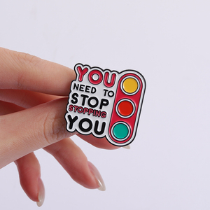 Pins de Esmalte de Sinalização de Trânsito Amarelo Vermelho Verde Não Talvez Sim Broche Motivacional Atacado - Product Image 4