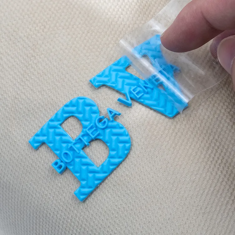 3D衣類パッチステッカー印刷アイアンオンシリコン熱転写ロゴラベル熱転写ビニールカスタムロゴ衣類用