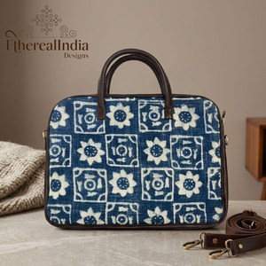 Bolso para portátil de algodón con estampado artesanal Indigo, tipo mensajero para oficina, con asa de Regzine - Product Image 5