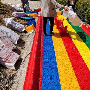 Aire de jeux extérieure arc-en-ciel toboggan nouvelle conception pour enfants Style d'amusement coloré en plastique sec <span class=keywords><strong>Fit</strong></span> jeux de famille parc pour adultes - Product Image 3
