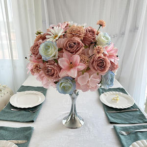 Centro de Mesa Romántico de Flores de Seda Mixtas, Rosas Rosadas y Azules, Lirios, Flores Artificiales Hechas a Mano para Decoración de Mesa de Boda - Product Image 1