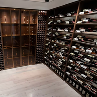 Vitrine à vin moderne en verre sur mesure avec panneaux décoratifs, meuble de présentation et de rangement écologique pour la maison