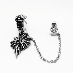 Yunnique – boucles d'oreilles punk rock en acier titane, design crâne à pointes, bijoux de fête noir et blanc - Product Image 3