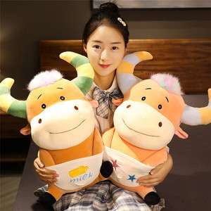 Peluche di Mucca Personalizzabile OEM ODM, Toro <span class=keywords><strong>Sorridente</strong></span> Personalizzato con Grembiule, Pupazzo di <span class=keywords><strong>Animale</strong></span> da Fattoria all'Ingrosso - Product Image 3