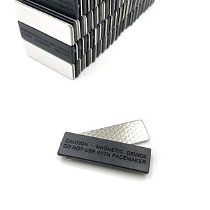 Targhette Personalizzate con Logo in Oro, Distintivi a Spilla, Targhette in Acciaio Inox Spazzolato con Magnete - Product Image 6