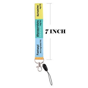 Vente en gros de bracelets courts en polyester de créateur, à motif de dessin animé, pour sublimation, porte-clés anime avec logo personnalisé - Product Image 4