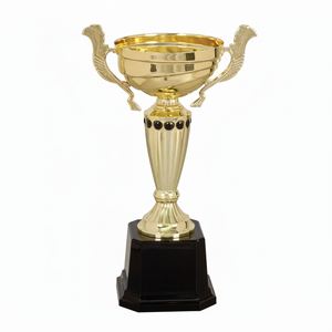 Plaque de reconnaissance en argent avec une vitre en cristal biseauté clair et des accents dorés sur un socle en bois luxueux, à prix de gros - Product Image 1