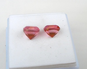 Par de Gemas Naturales de Cuarzo Rosa, Corte Cojín, Facetadas, 10mm cada una - Product Image 3