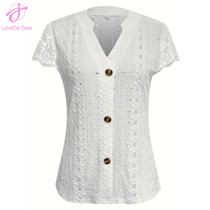 Loveda all'ingrosso estate nuovo arrivo donna tinta unita decorazione con bottoni in <span class=keywords><strong>pizzo</strong></span> con scollo a V cavo camicia a <span class=keywords><strong>maniche</strong></span> <span class=keywords><strong>corte</strong></span> - Product Image 2
