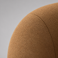 Fauteuil de salon pour hôtel de charme, moderne et minimaliste, fauteuil tubulaire incurvé, canapé en suède rembourré pour hall d'hôtel, bar et projets commerciaux