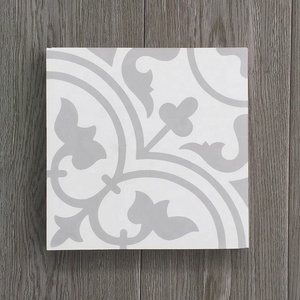 Carrelage torsadé de haute qualité, éléments en bois massif 2.11 - Product Image 1